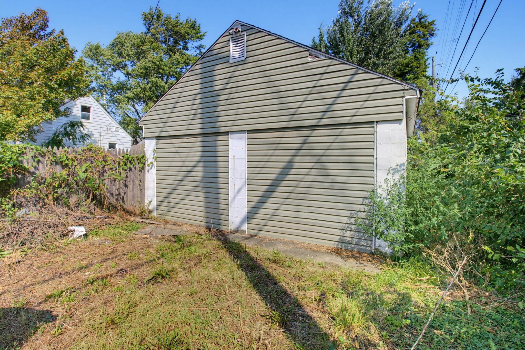 2576 Beulah Road Columbus, OH 43211 - Photo 10 of 36 11-web-or-mls-2576_Beulah_Rd_11