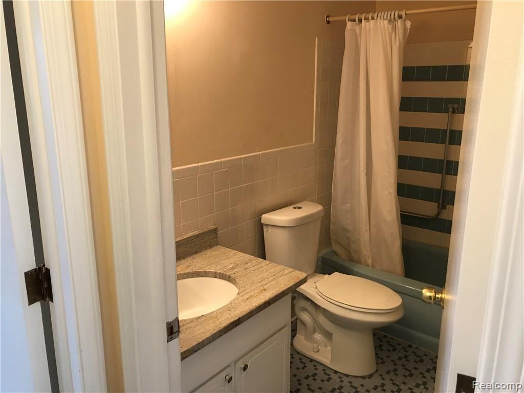 100 West Hickory Grove Road Bloomfield Hills, MI 48304 - Photo 13 of 21