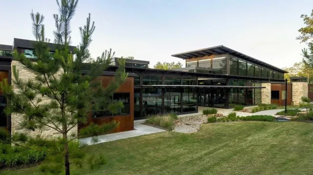 a view of a house with backyard