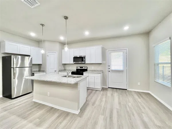 $1,850 | 3501 East Renfro Street, Unit 106, Burleson, TX 76028