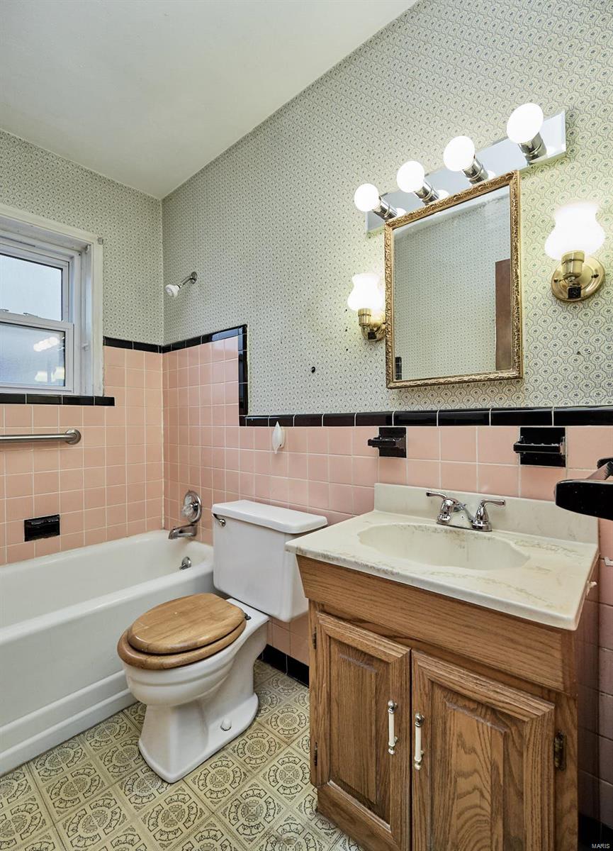 9324 MacKenzie Road St. Louis, MO 63123 - Photo 13 of 19