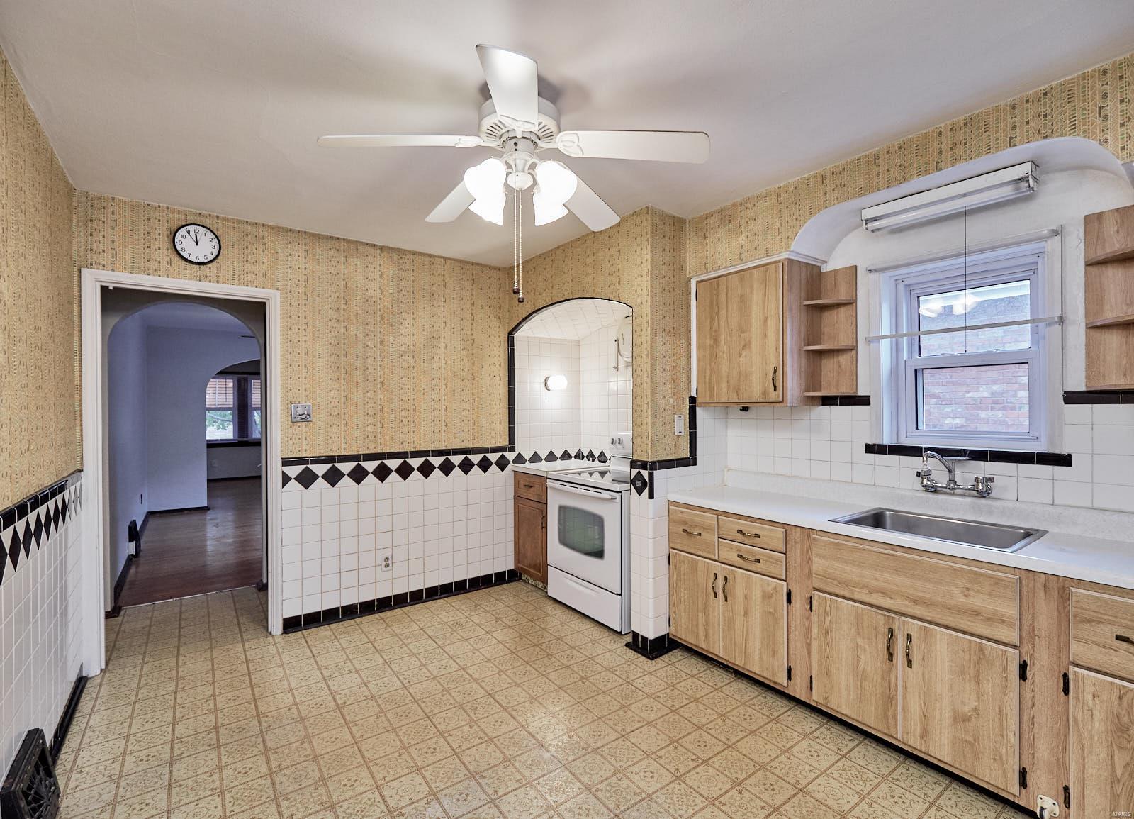 9324 MacKenzie Road St. Louis, MO 63123 - Photo 10 of 19