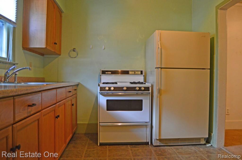 3270 Inman Street Ferndale, MI 48220 - Photo 3 of 7 3KITCHEN.jpg