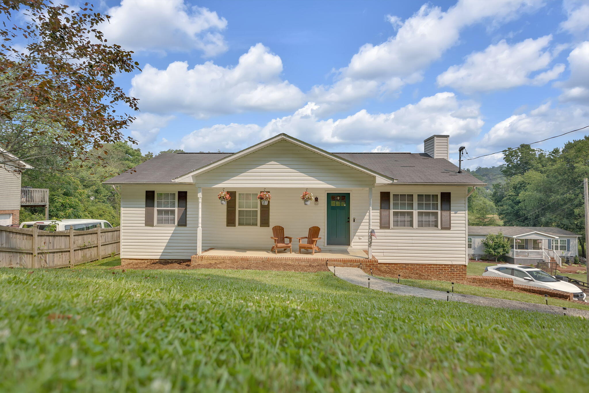 208 Mitchell Road Kingsport, TN 37663 - Photo 1 of 32 1-web-or-mls-217A8508