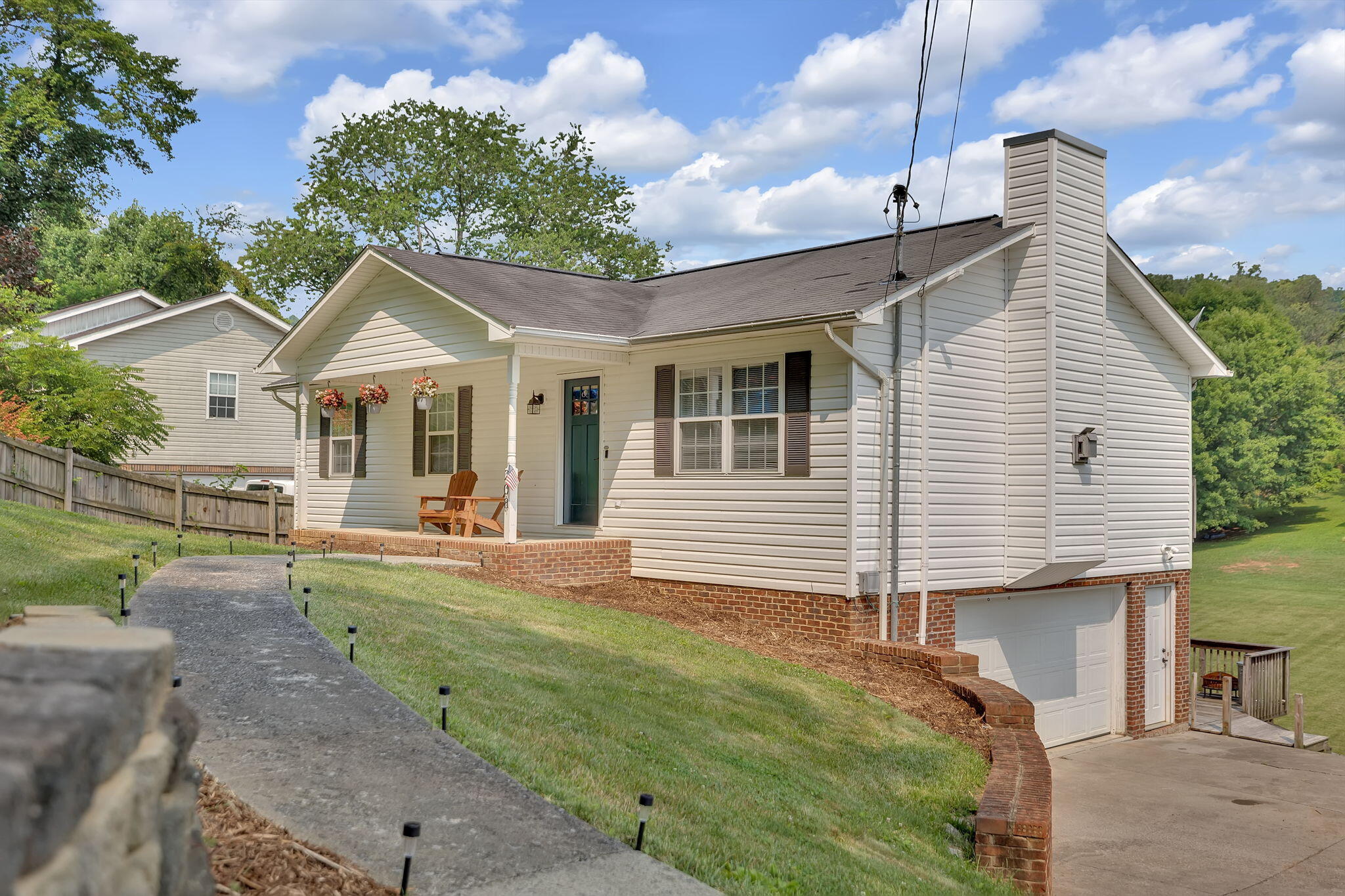 208 Mitchell Road Kingsport, TN 37663 - Photo 2 of 32 28-web-or-mls-217A8503