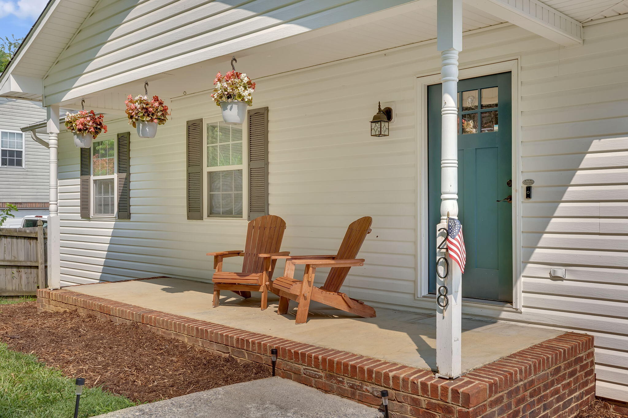 208 Mitchell Road Kingsport, TN 37663 - Photo 3 of 32 27-web-or-mls-217A8493