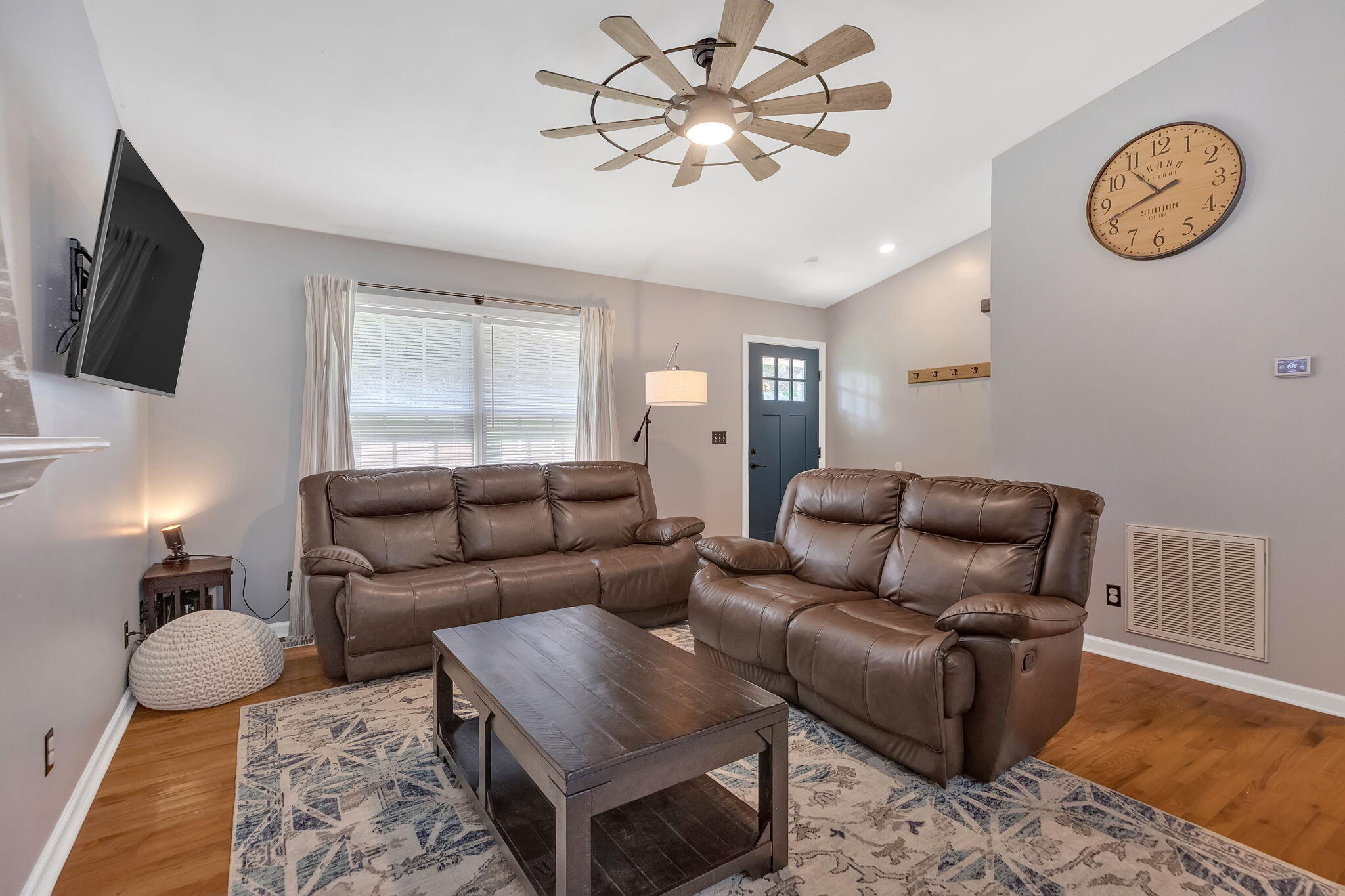 208 Mitchell Road Kingsport, TN 37663 - Photo 4 of 32 16-web-or-mls-217A8438