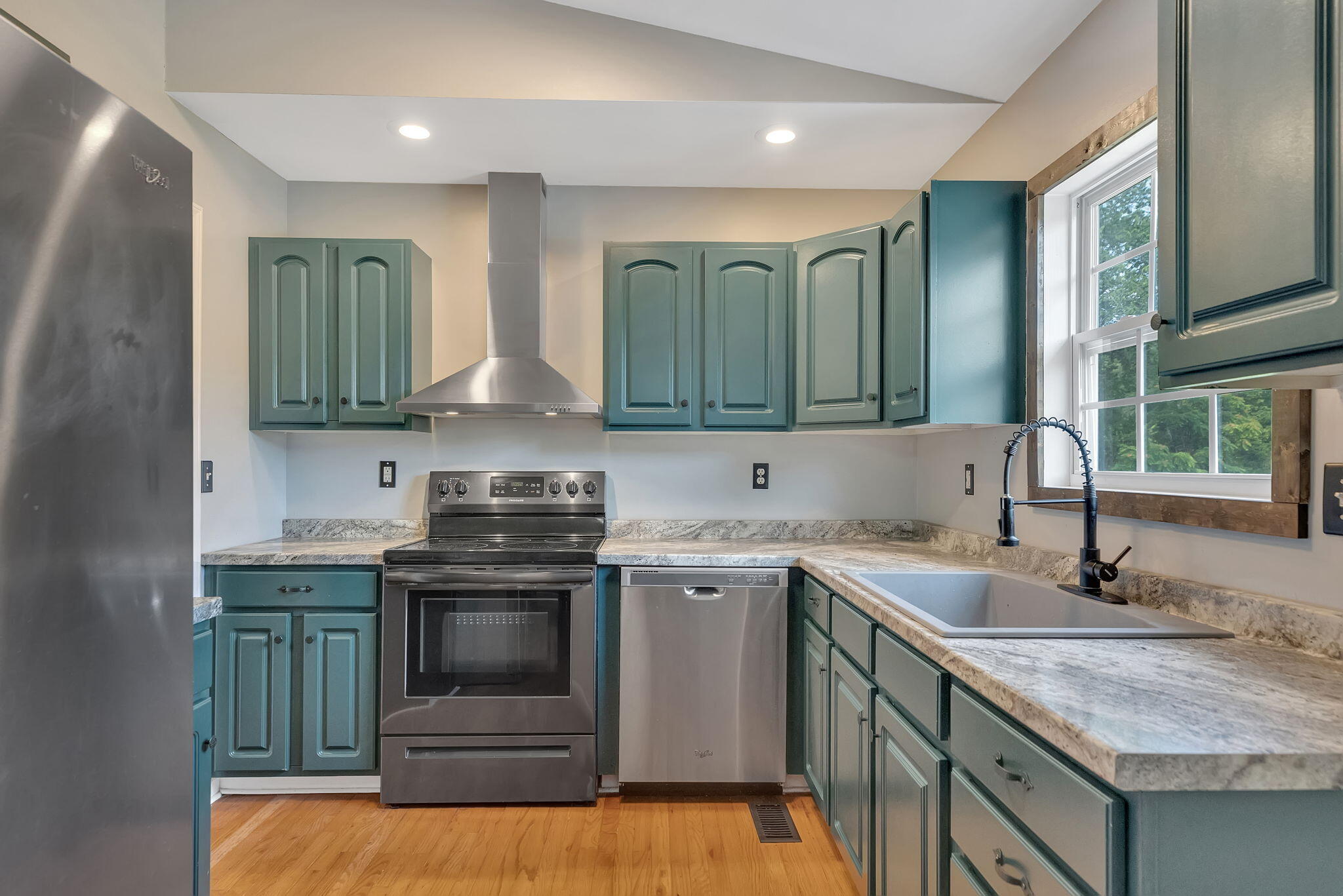 208 Mitchell Road Kingsport, TN 37663 - Photo 8 of 32 13-web-or-mls-217A8423