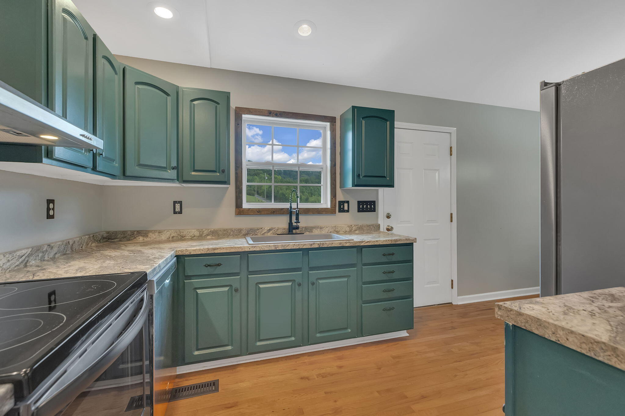 208 Mitchell Road Kingsport, TN 37663 - Photo 9 of 32 11-web-or-mls-217A8413