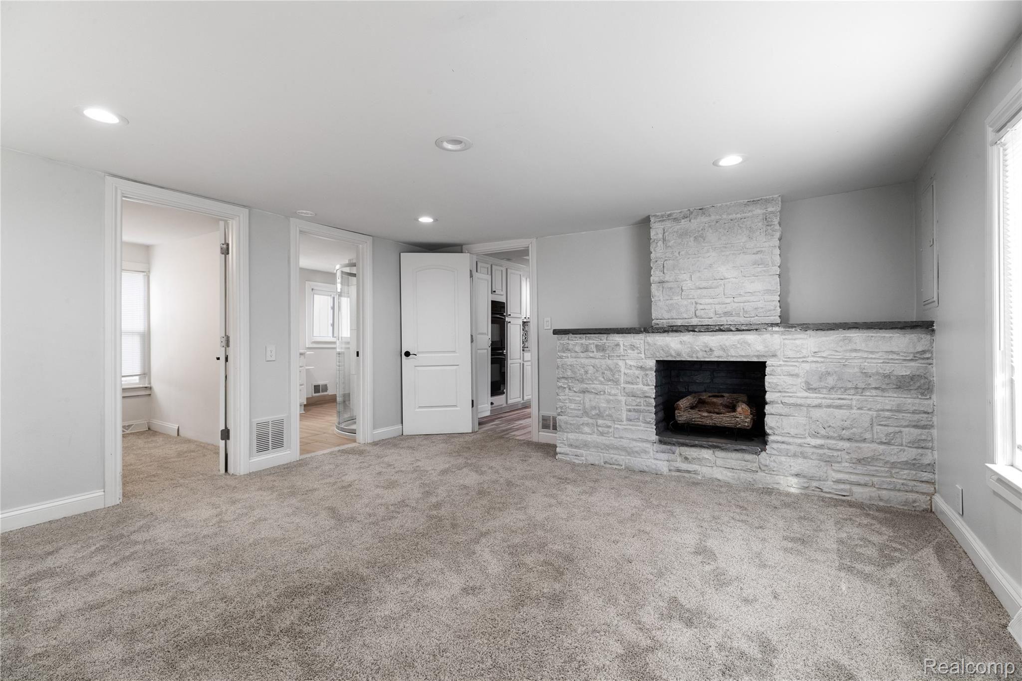 3371 York Road Rochester, MI 48309 - Photo 17 of 38 3371 York St-17.jpg