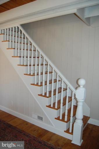 7952 Quaker Neck Road Bozman, MD 21612 - Photo 15 of 26 Staircase