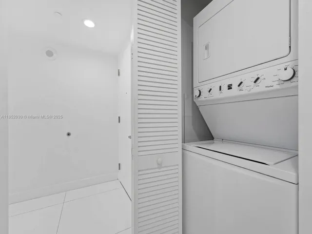 $12,000 | 495 Brickell Avenue, Unit 1801, Miami, FL 33131