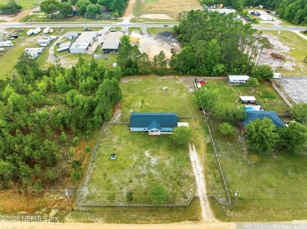 a view of a yard
