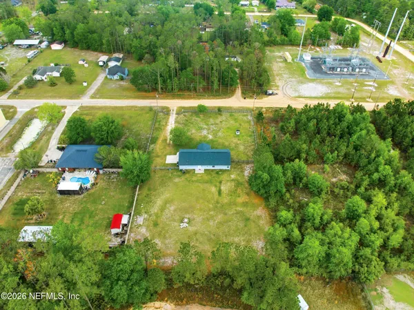 a picture of a wall with a white building