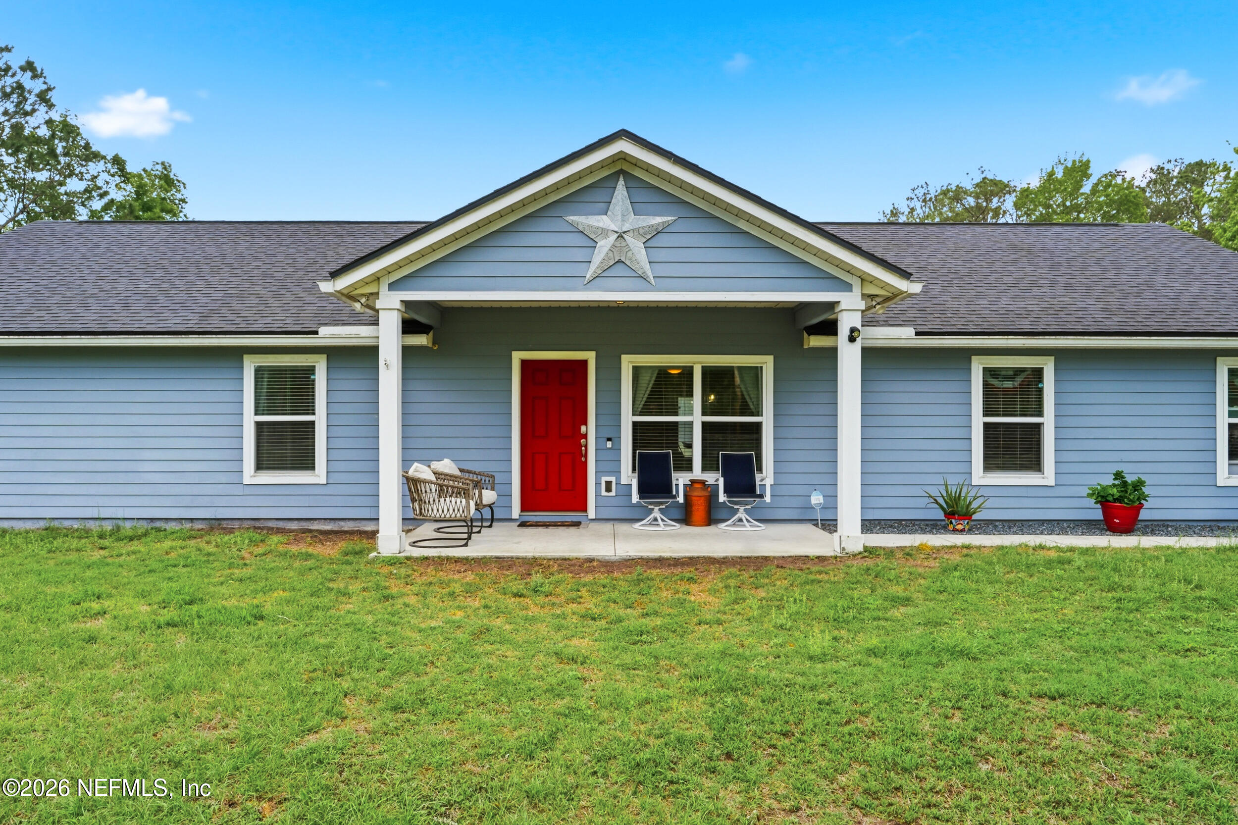 2471 Iris Street Middleburg, FL 32068 - Photo 4 of 40 a front view of house with yard and porch
