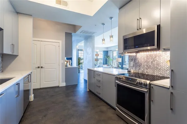 $4,700 | 3225 Turtle Creek Boulevard, Unit 447, Dallas, TX 75219