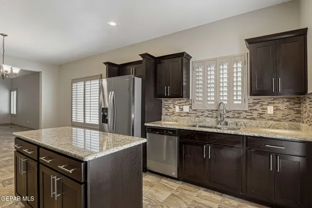 $300,000 | 465 Prime Desert Drive, El Paso, TX 79932