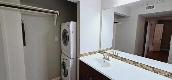 $1,250 | 7685 Northcross Drive, Unit 624, Austin, TX 78757