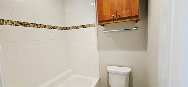 $1,250 | 7685 Northcross Drive, Unit 624, Austin, TX 78757