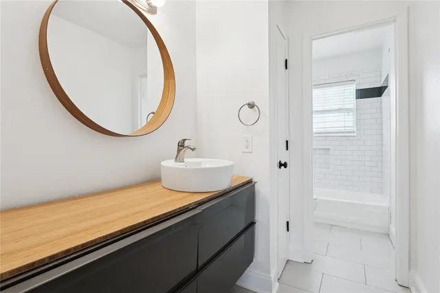 $349,000 | 8 Lake Lynn Drive, Harvey, LA 70058