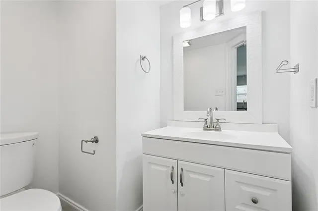 $349,000 | 8 Lake Lynn Drive, Harvey, LA 70058