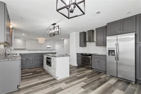 $349,000 | 8 Lake Lynn Drive, Harvey, LA 70058