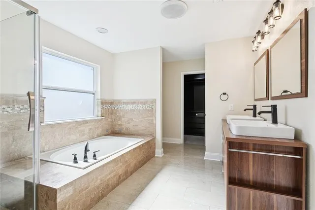 $349,000 | 8 Lake Lynn Drive, Harvey, LA 70058