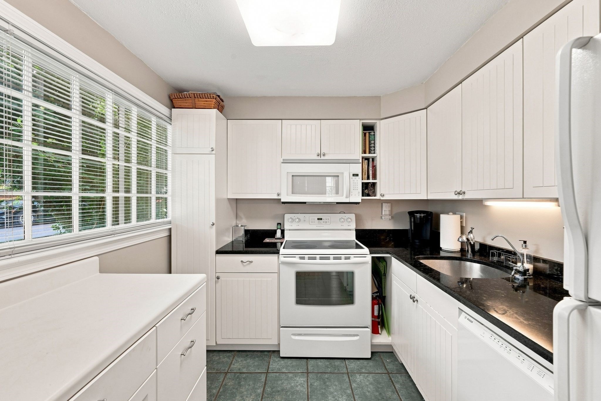 2 Capstan Way Swampscott, MA 01907 - Photo 10 of 35 Gallery Image 10