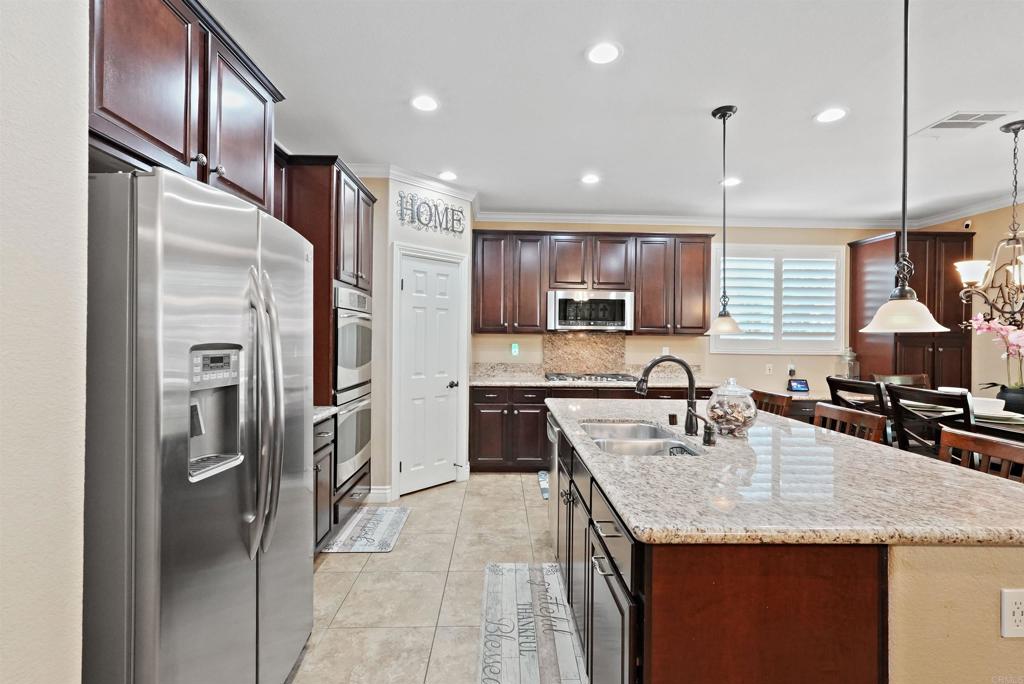11285 Figtree Terrace Road Corona, CA 92883 - Photo 7 of 72
