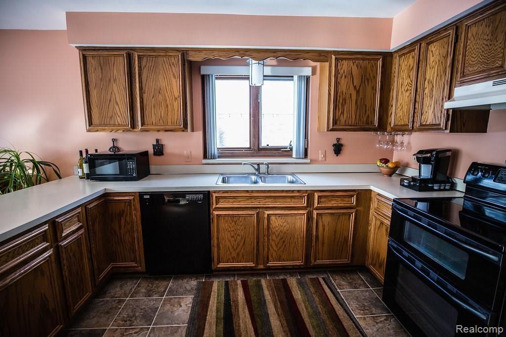 552 Essex Drive Rochester Hills, MI 48307 - Photo 11 of 25