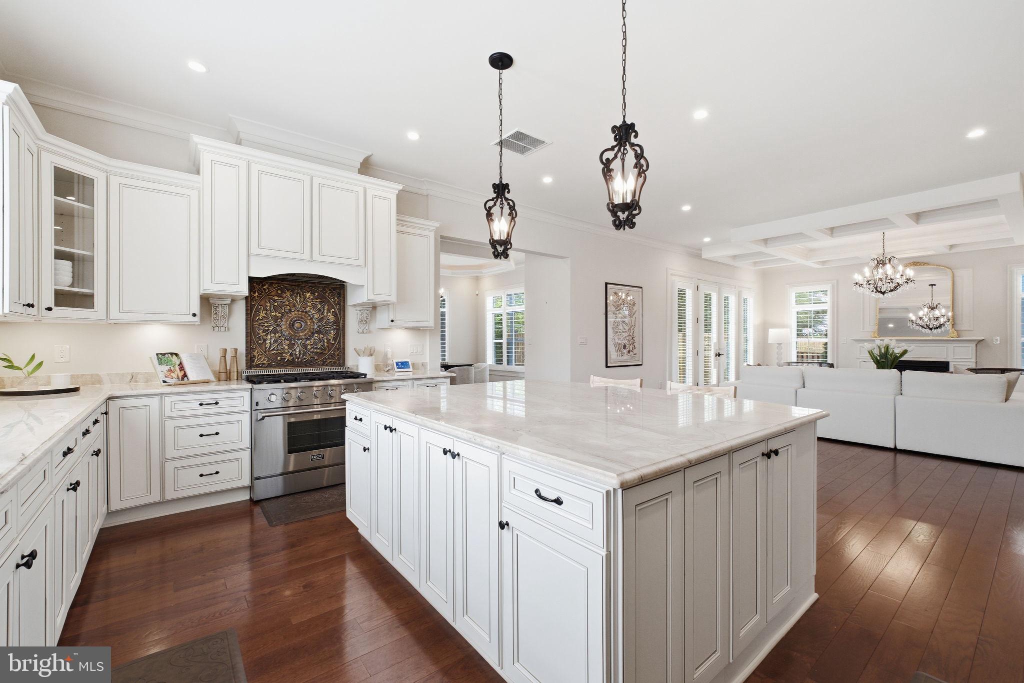 609 Kingsley Road Southwest Vienna, VA 22180 - Photo 10 of 47