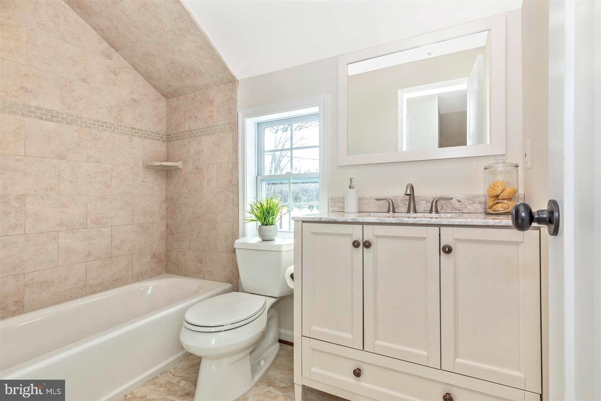 10602 Bethel Road Frederick, MD 21702 - Photo 20 of 33 Hallway bathroom