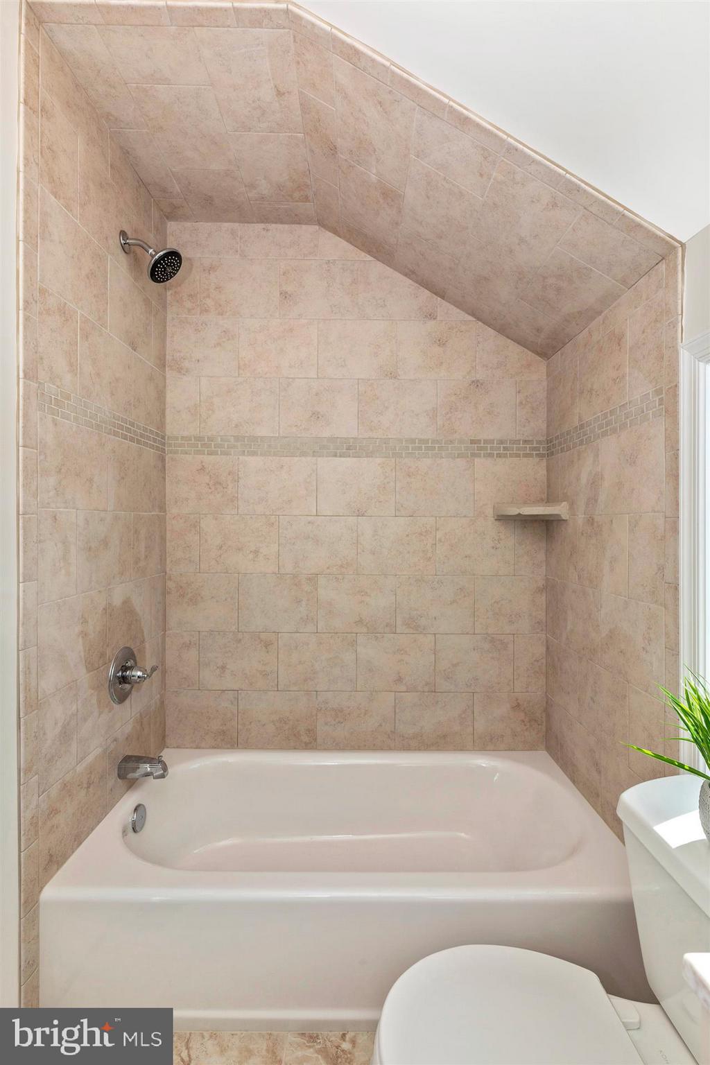 10602 Bethel Road Frederick, MD 21702 - Photo 22 of 33 Hallway bathroom