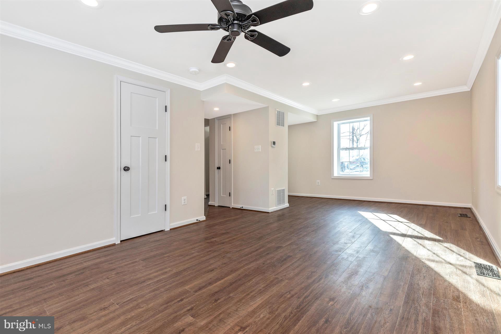 10602 Bethel Road Frederick, MD 21702 - Photo 6 of 33 Living/dining room