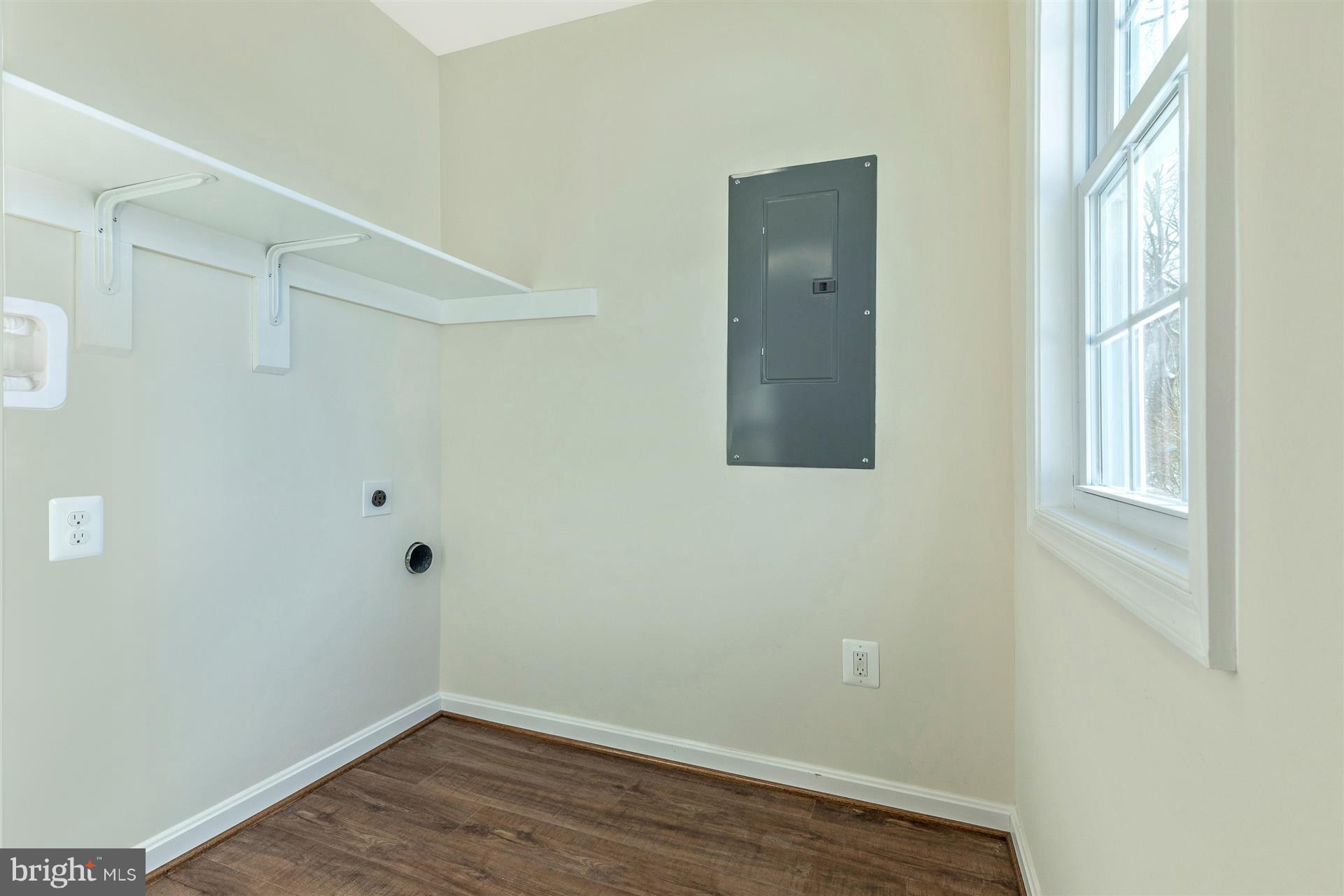 10602 Bethel Road Frederick, MD 21702 - Photo 8 of 33 1st floor laundry/mudroom
