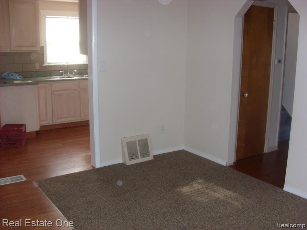 26596 Morley Street Inkster, MI 48141 - Photo 29 of 35 26596 Morley Living Room 1.jpg