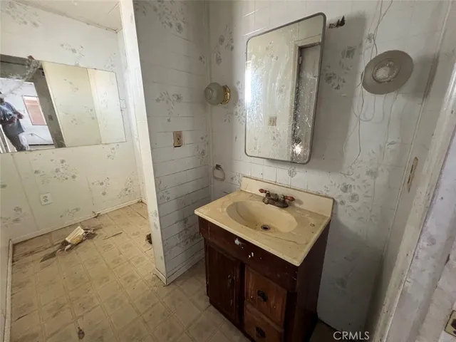 a view of an empty room with a fireplace