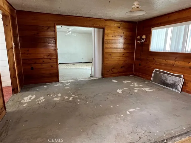 a view of livingroom with furniture