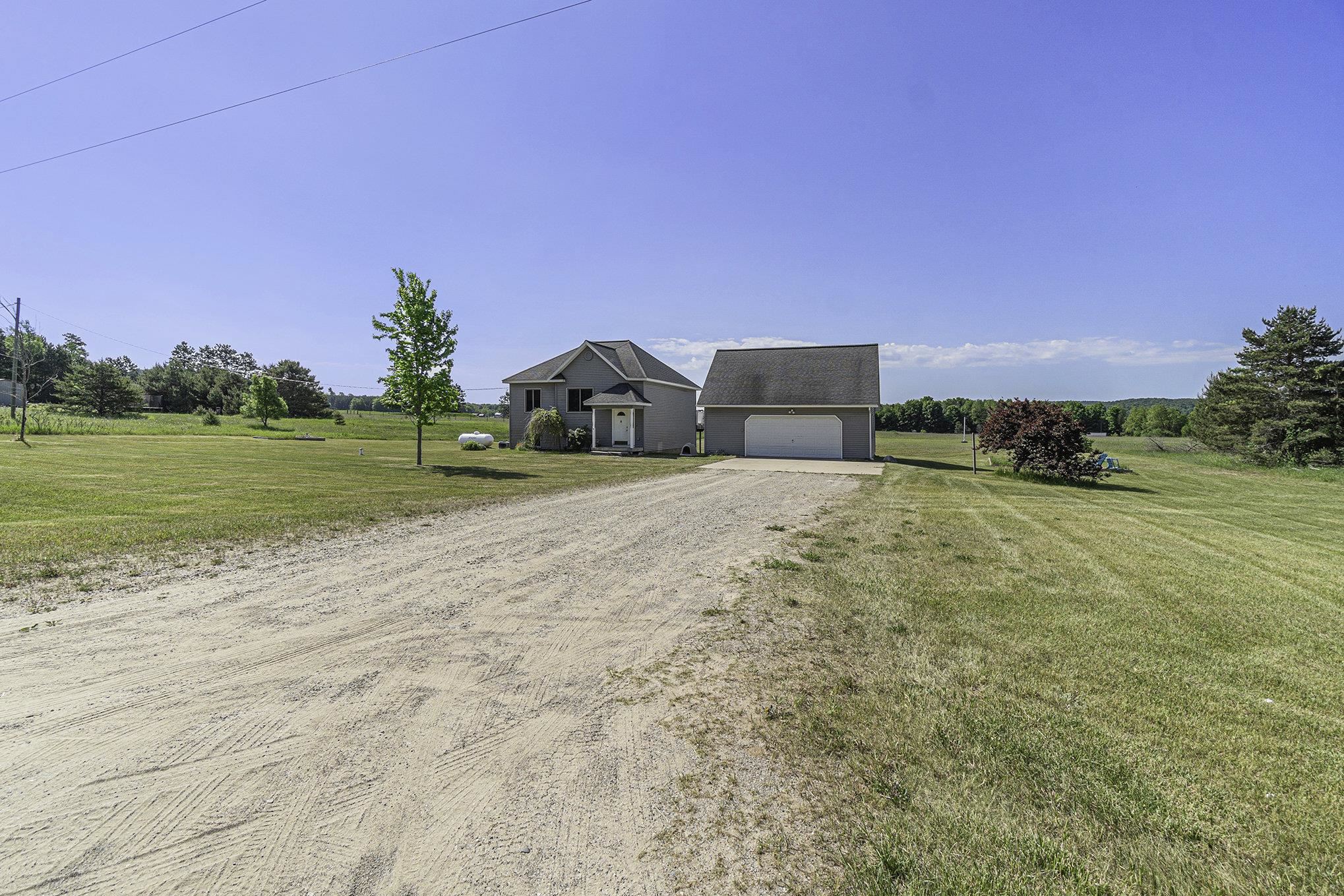 2819 West 18 Road Mesick, MI 49668 - Photo 1 of 25