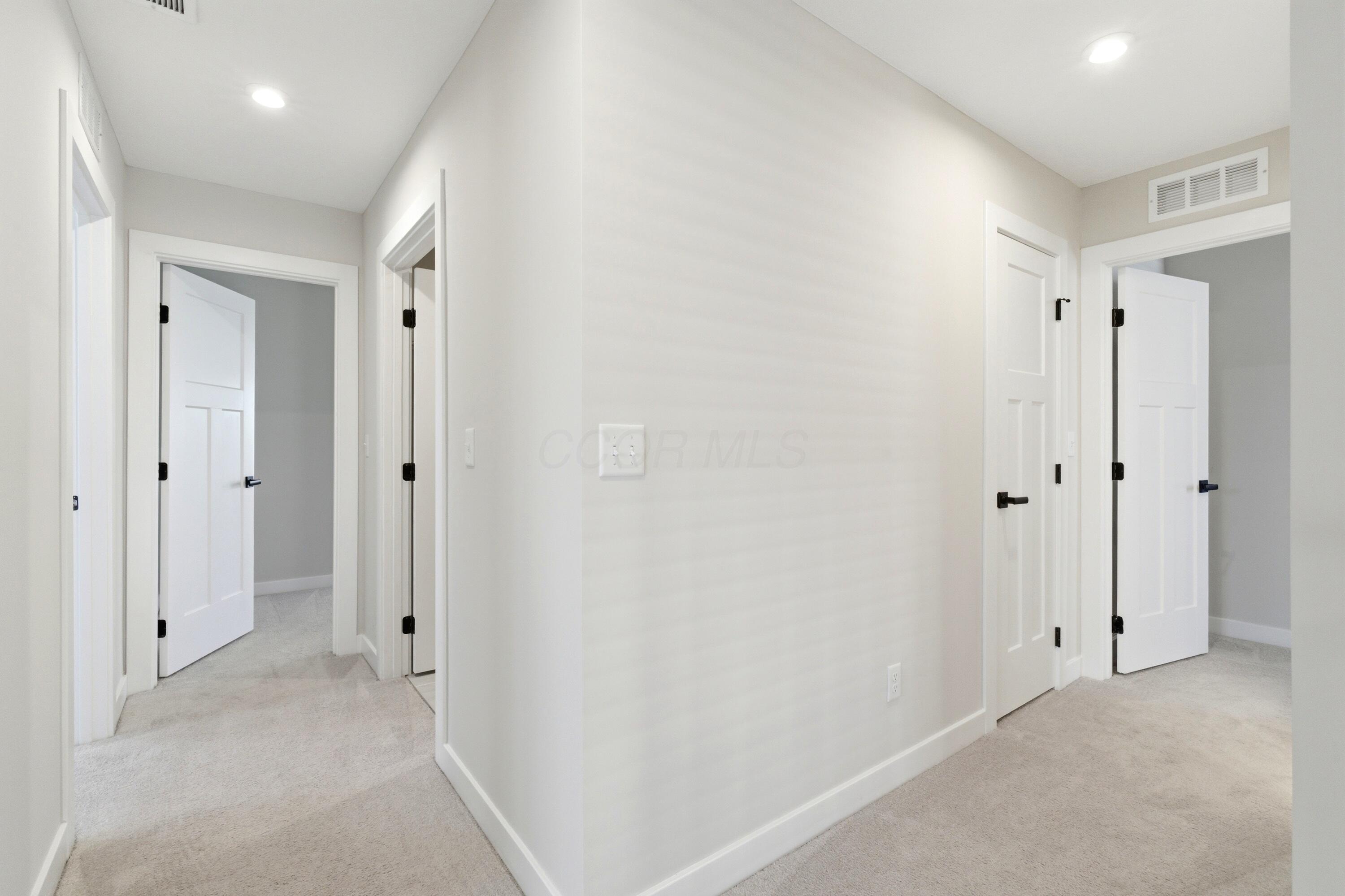 124 Steeplechase Street Delaware, OH 43015 - Photo 41 of 64 Upstairs Hallway