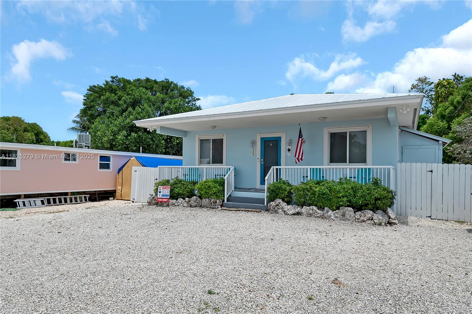 939 Plantation Road Key Largo, FL 33037 - Photo 3 of 41 front view of a house with a yard