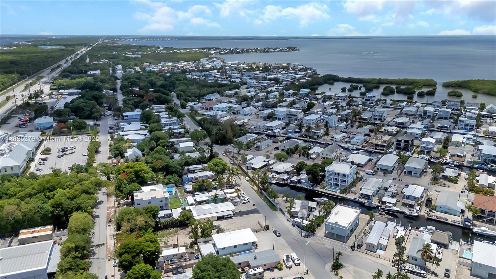 939 Plantation Road Key Largo, FL 33037 - Photo 31 of 41 an aerial view of multiple house
