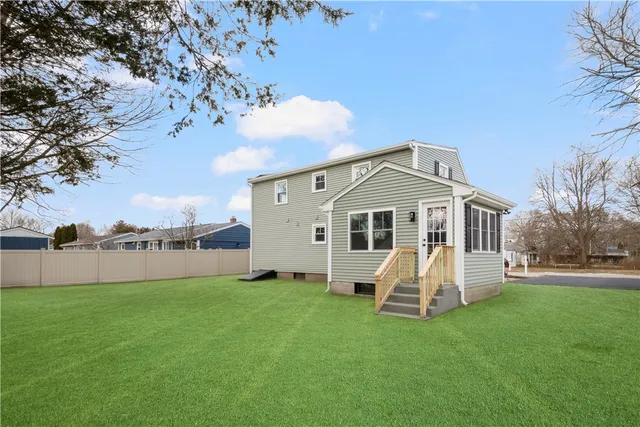 $749,900 | 137 Bayview Avenue, North Kingstown, RI 02852