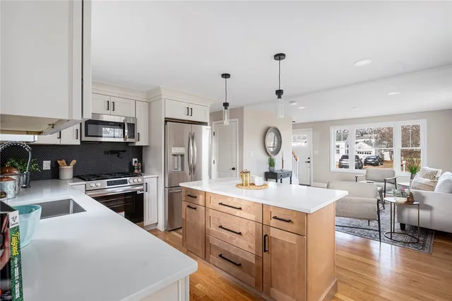 $749,900 | 137 Bayview Avenue, North Kingstown, RI 02852