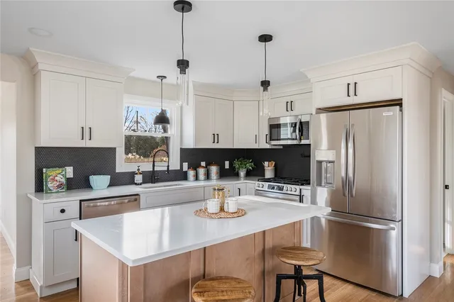 $749,900 | 137 Bayview Avenue, North Kingstown, RI 02852