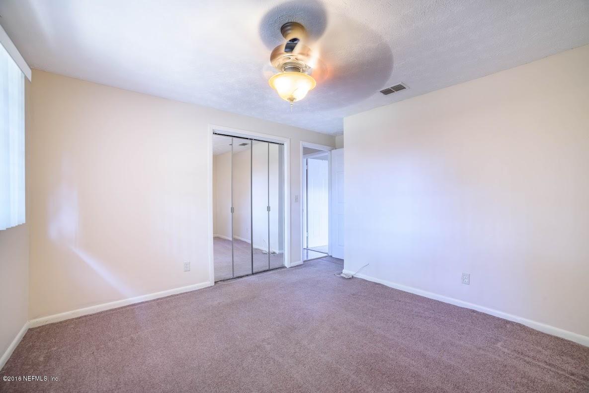 3888 Raintree Road Jacksonville, FL 32277 - Photo 17 of 26 8. 3rd bedroom