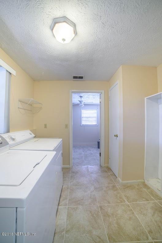 3888 Raintree Road Jacksonville, FL 32277 - Photo 23 of 26 17. Washer Dryer