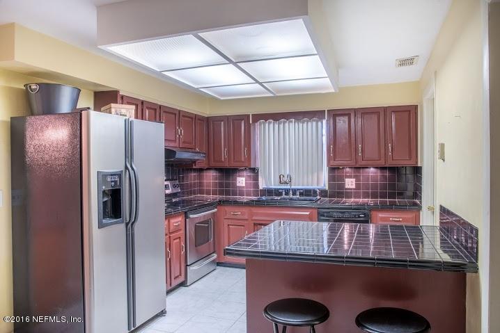 3888 Raintree Road Jacksonville, FL 32277 - Photo 4 of 26 1.c Kitchen