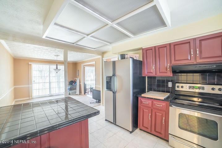 3888 Raintree Road Jacksonville, FL 32277 - Photo 6 of 26 2.b Kitchen