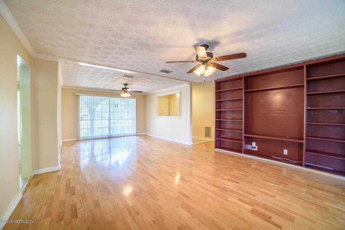 3888 Raintree Road Jacksonville, FL 32277 - Photo 8 of 26 2d Living Room